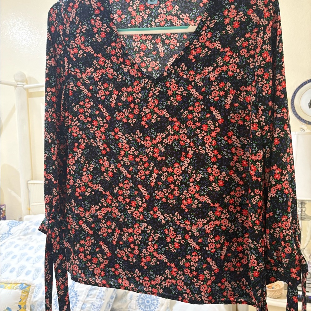 CeCe Black pink coral tie sleeves v neck